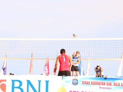 Match 27 - Men - Centre Court - 17:00 - T.Pithak/M.Wachirawit (THA) vs Tatsumi/Furuta (JPN)