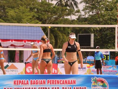 Match 36 - Women - Centre Court - 09:50 - Jiang K. Y./J. Dong (CHN) vs Polley/MacDonald (NZL)