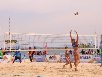 Match 37 - Women - Centre Court - 13:30 - Rayner/Fejes (AUS) vs Ren/Non (JPN)