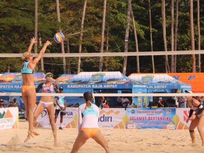 Match 40 - Women - Centre Court - 08:30 - Rayner/Fejes (AUS) vs Shiba/Reika (JPN)